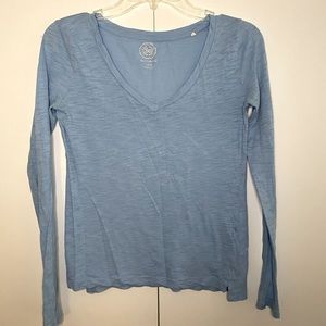 Long sleeve shirt with V Neck